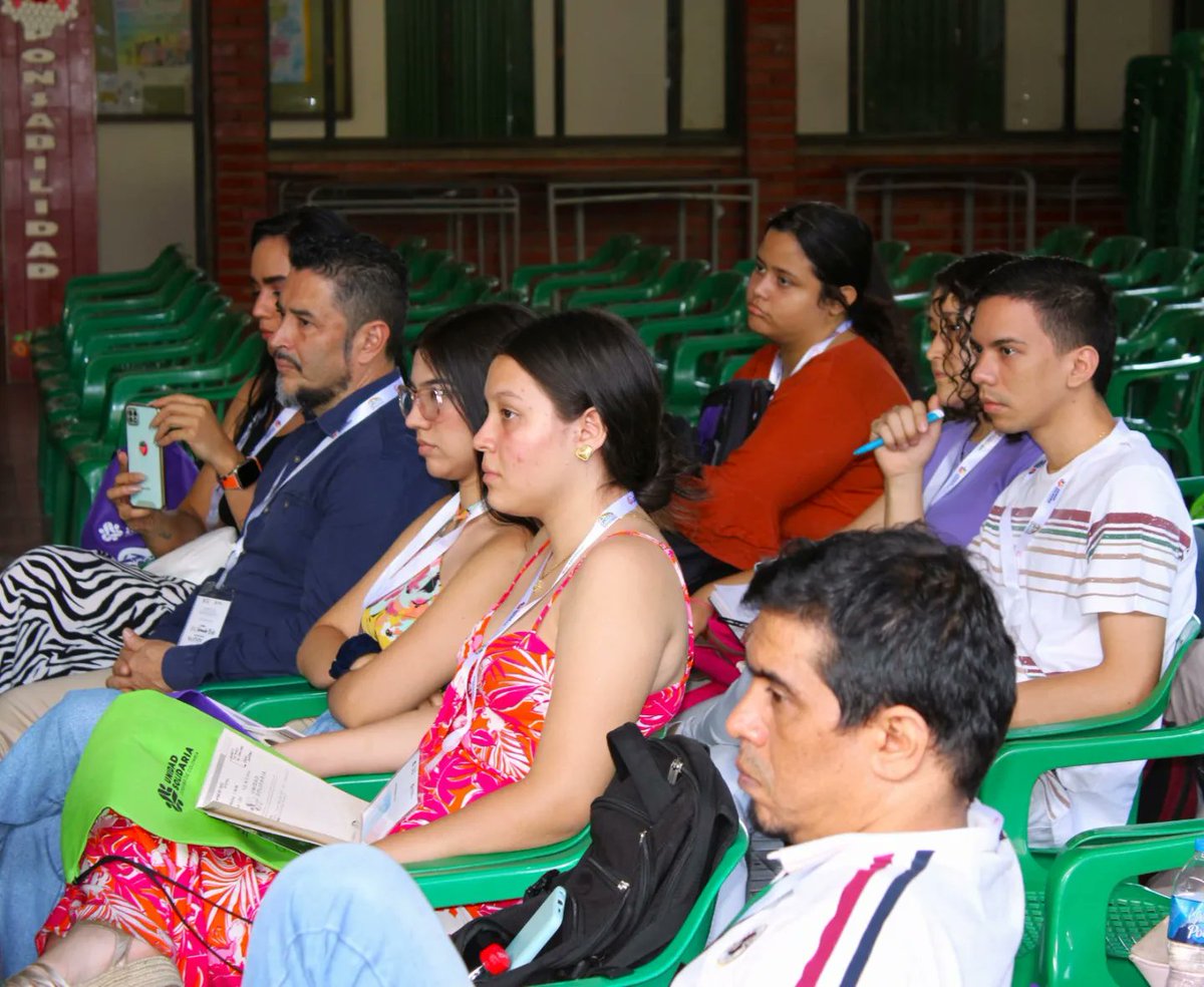 Asocooph's tweet photo. 🧑💻 Estuvimos participando del Taller de Medios Alternativos por la Central de Integración y Capacitación Cooperativista
🤝Por supuesto #Asocooph proyecta una visión cooperativa y Gremial como eje comunicacional para la economía popular y solidaria para la paz 🕊️ @UsolidariaCo https://t.co/zPxkkB6B4e