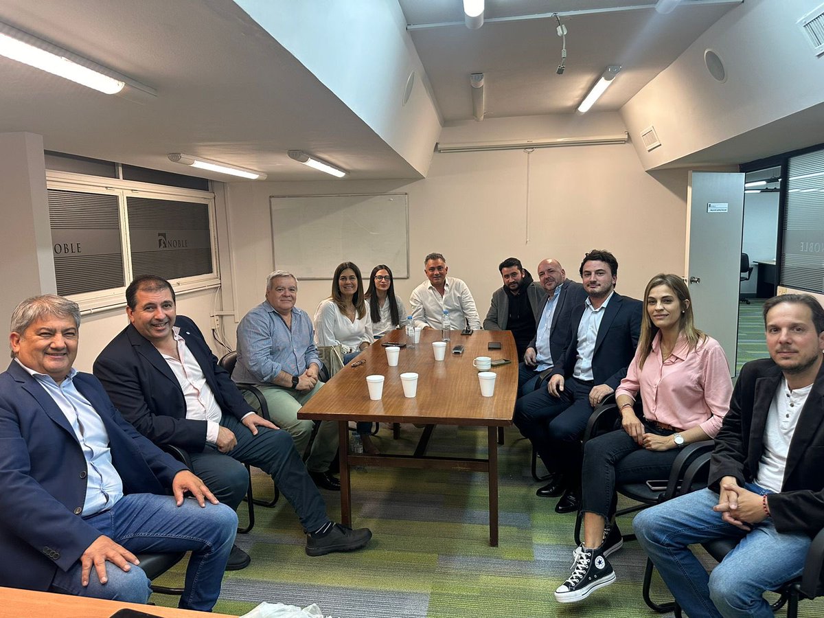 Excelente reunión de trabajo entre nuestros bloques de Diputados y Senadores de la Provincia de Buenos Aires y Diputados del PRO.