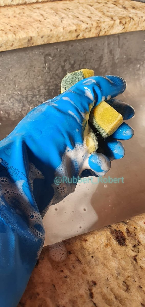 Rubbert_Robert's tweet photo. Work Gloves
#kitchengloves #maidgloves #washing #handsgloved #rubbergloves #latexgloves #gloves #love4gloves #bighand https://t.co/n6mL9HZalj