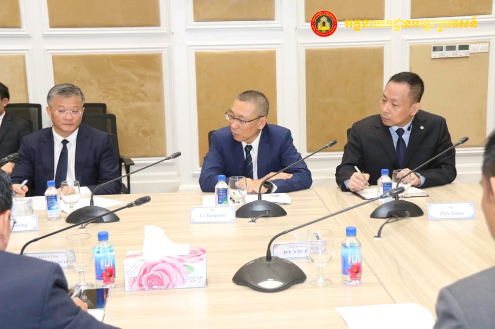 CAMBODIA/CHINA: Director of Immigration Dept meets Yang Chunlei, Vice Secretary of Political &amp; Legal Affairs Commission of Communist Party of China. Meeting focused on strengthening law enforcement co-op to combat online gambling &amp; cyber fraud. facebook.com/GDIOfficial/po…