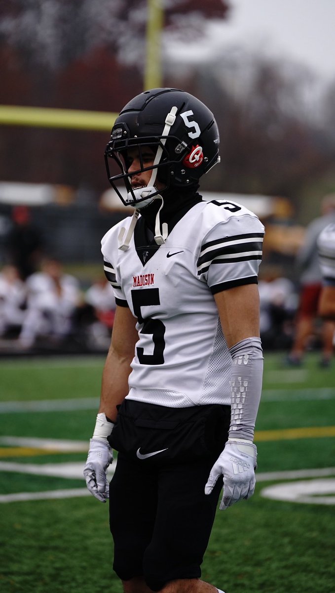 Career highlights:
Senior Year
54 catches
910 receiving yards 
1264 all purpose yards 
10td

Junior Year 
37 catches 
701 yards 
907 all purpose yards
7td

Sophomore year 
16 Catches
208 receiving yards
370 all purpose yards
3td

hudl.com/video/3/162826…