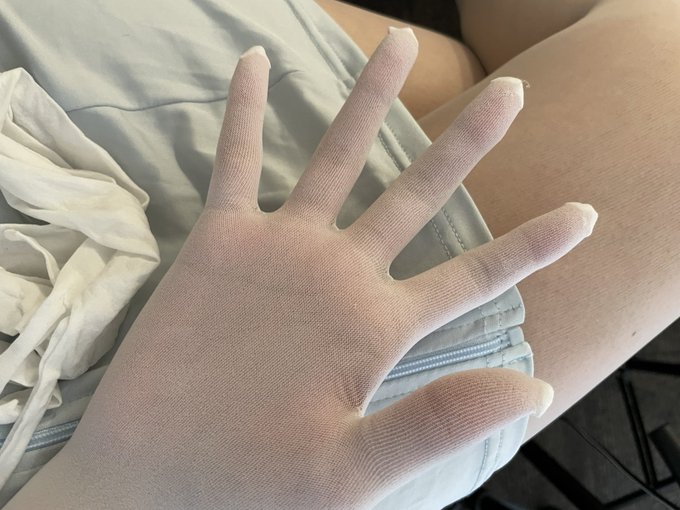 パンスト手袋なるものに出会った https://t.co/r1oNO8qFCd