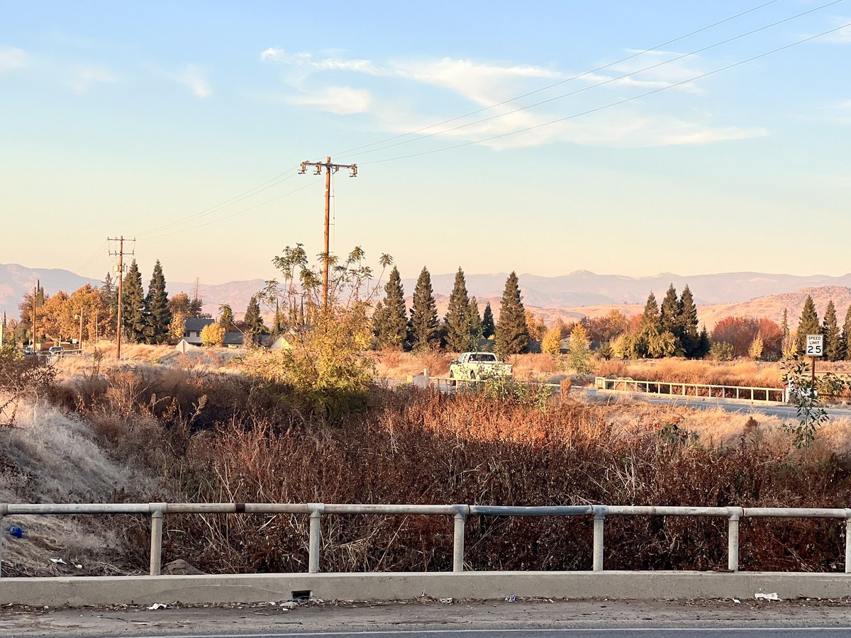 Nos encontramos en el @CountyofTulare en donde @Cal_OES sigue coordinando con autoridades locales y estatales las labores de preparación para la temporada invernal que se avecina.