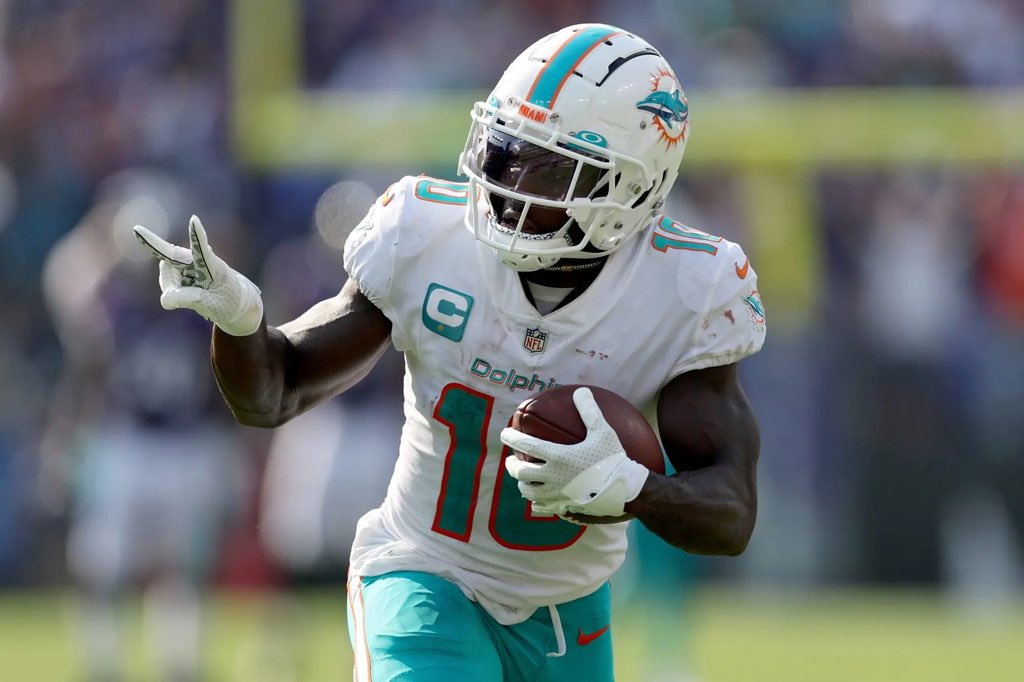MLFootball's tweet photo. INSANE: #Dolphins WR Tyreek Hill has more receiving yards than all the receivers on 5 different #NFL teams 

-#Cardinals
-#Patriots
-#Giants
-#Jets
#Falcons

🤯🤯🤯

(Via @The_Ecyclopedia) https://t.co/Roco9GmVF7