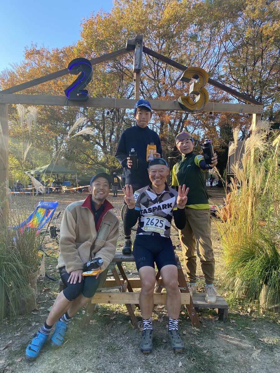 nukoraida_0909's tweet photo. 秋ヶ瀬バイクロア13
ファミリークラスで 3位取れました
ガチで走りすぎて 周りの声が全く聞こえてませんでした…すみませんw
最終走れたら ゆっくり うまい棒目当てで走ろうと思ったら 順番回ってこず…
#秋ヶ瀬バイクロア
#ファミリークラス
#ガチで走って左脚をまた
#TASCYCLE https://t.co/3RMcO9qHv6