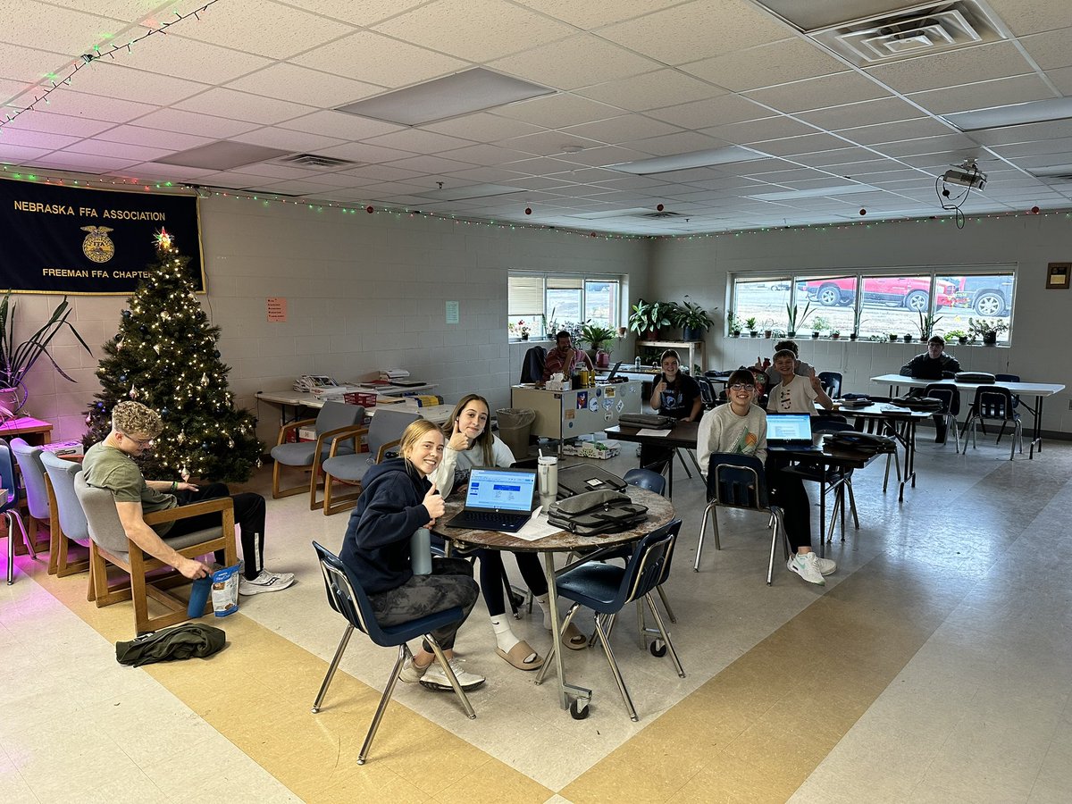 Intro to🌽<a href="/freemanffa/">Freeman FFA Chapter</a>😊smiling for a📸picture‼️

#WeAreFreeman🐦