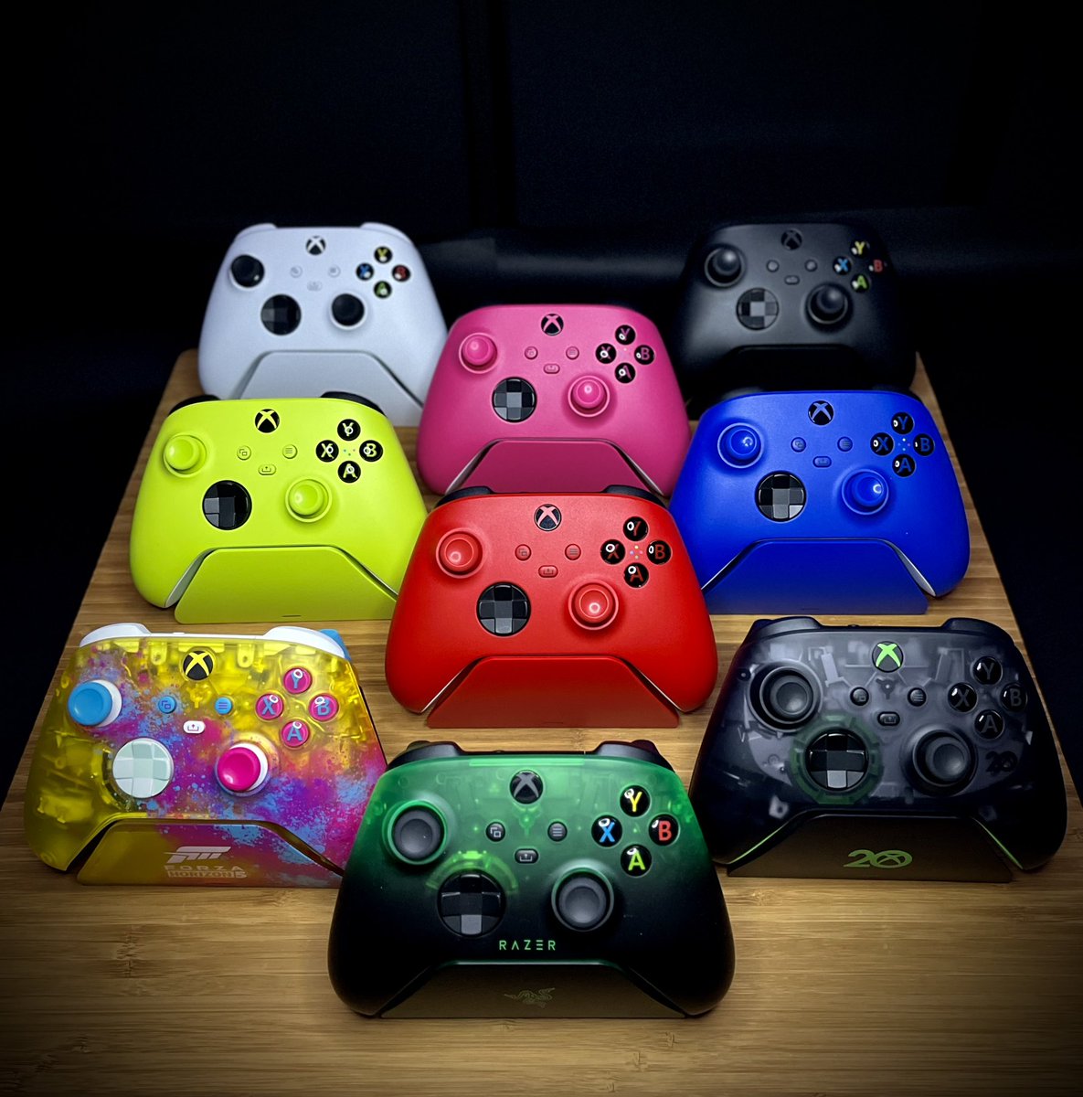 JustMeeVicky's tweet photo. Razer stand set is definitely moving along..Just a few left to get! 

#Xbox #Razer https://t.co/fr6s89pRmU