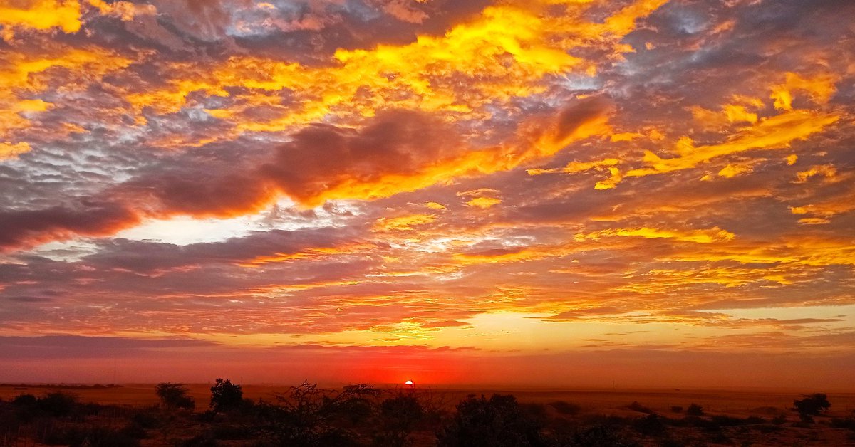 el_goiko's tweet photo. @InformaCosmos Atardecer en el desierto de Piura,  norte de Perú. 
#sunset #piura #Peru https://t.co/O9WakhsYNh