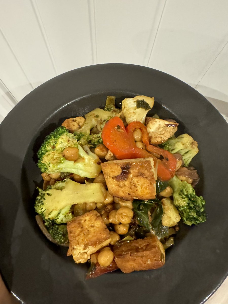 Monday dinner!
Chickpea tofu stir fry 😍🤤
#vegan