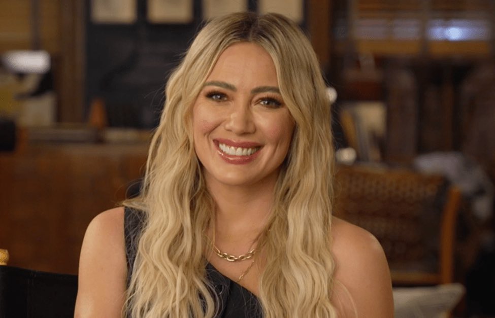 🎵| @HilaryDuff tells @AccessHollywood that new music will happen eventually: — “I always am thinking about it. There’s going to be something that comes over me, and just like, I have to do it. So, it’s gonna happen – I just don’t know when.” 🔗: t.ly/_roLp