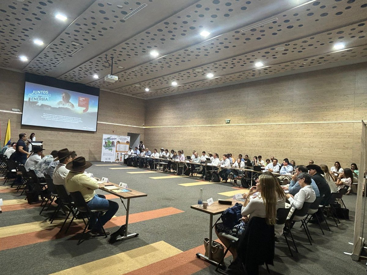 InviasOficial's tweet photo. En la tercera semana de diciembre se habilitará el paso por la Variante Los Grillos. 

La @DirectoraInvias en el 'Encuentro de mandatarios electos de Casanare', afirmó que la prioridad es abrir el paso para vehículos de hasta 52 toneladas antes de finalizar el 2023. https://t.co/8wwKPj69b6