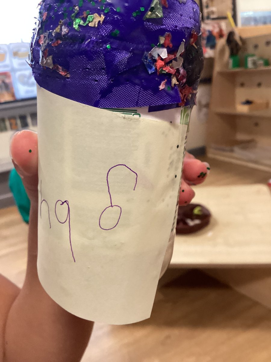 EndikePrimary's tweet image. Some super rocket designing and making today in EYFS.  Sending messages to the Moon Pins to say hello from Earth @canigoandplay @EYFSDRET1  #adventureisland