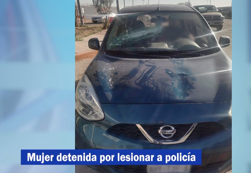 Por atropellar a un policía de #Mexicali fue detenida Georgina de 42 años después que se intentó meter a la fila de la #garita este. El agente  le dio la instrucción y ella no respeto la órden y por el contrario aceleró el vehículo  por lo que utilizó el bastón para frenarla