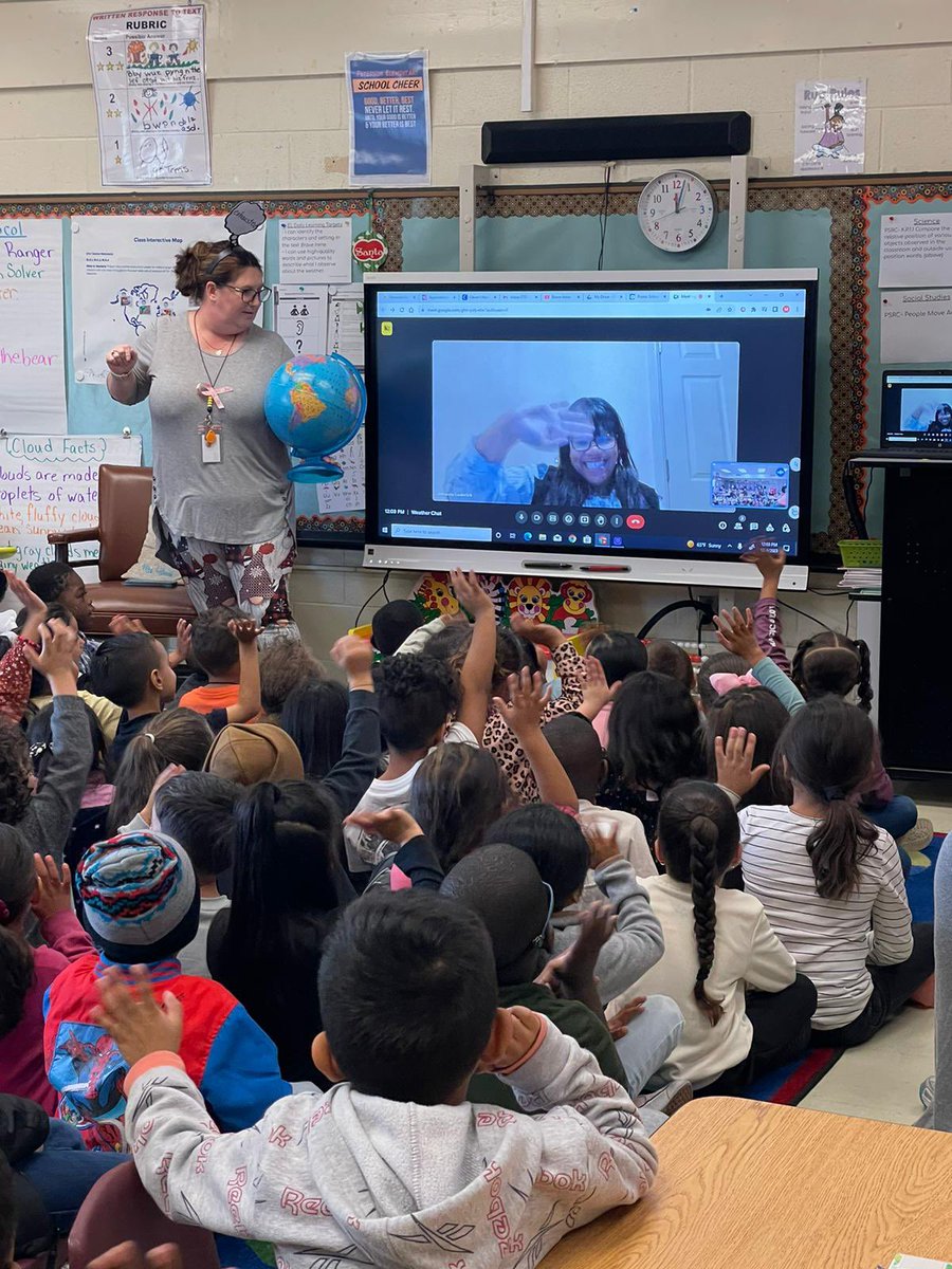 jlojo19's tweet photo. Thank you at @MaryAnneHunt11 for inviting me to speak to the kindergarten children and teachers at Peterson Elementary School NC, all about the weather in London. I had a lovely time meeting your amazing students. I can’t wait for our next meet up ☺️. 🇬🇧🇺🇸@ParticipateLrng https://t.co/gRHG2zoo9H