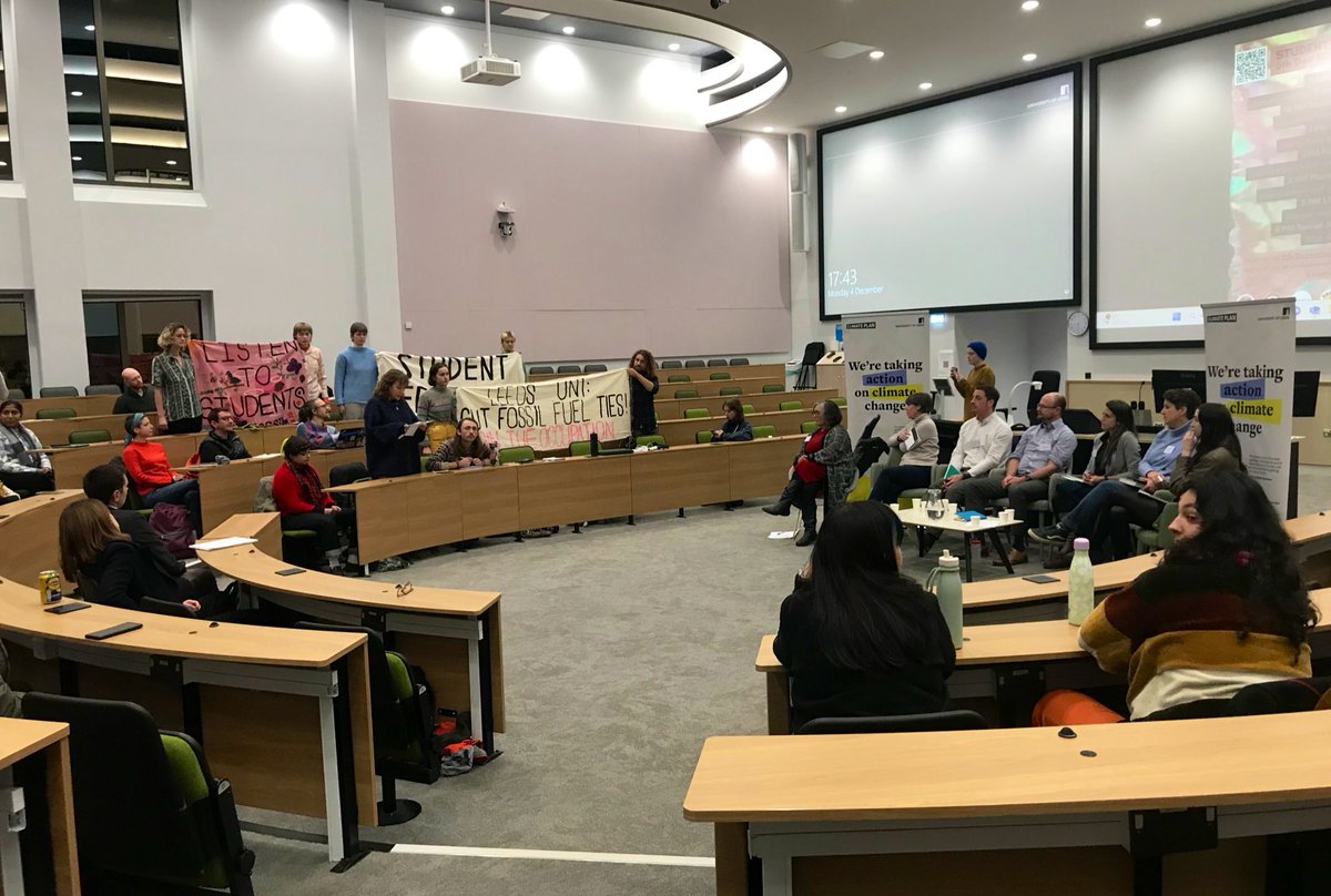Esther Simpson is occupied, again! @srleeds_ have just taken over a lecture theatre for 24 hours - they’re running a whole day of workshops on climate justice tomorrow. Their main message: @UniversityLeeds must go further and faster, and engage more with students and staff!