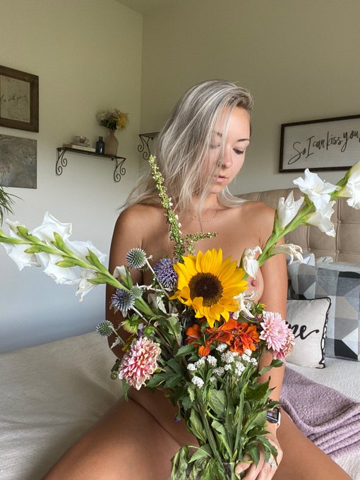 Peekaboo 😉 https://t.co/nvyuCMxop8