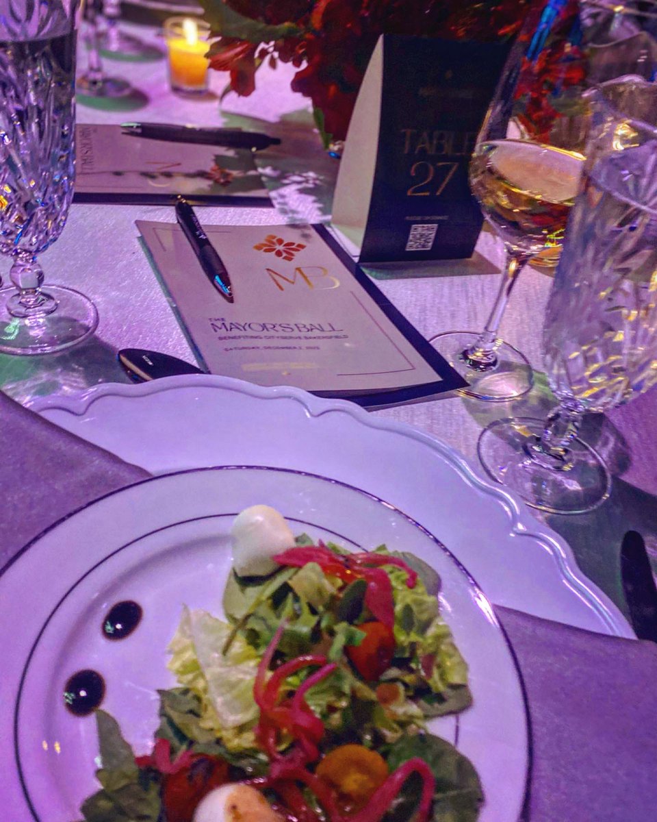 EndeeGrijalva's tweet photo. What a surreal evening at the @bakersfield_mayors_ball ✨
To think it all started with a leap of faith and a flight to Ohio! Forever grateful for the opportunity to serve wherever God places me. Here’s to more lives changed in 2024🍾🥂🙏🏻
#ProjectHireUp #ItTakesAVillage https://t.co/uJACmMo7BK