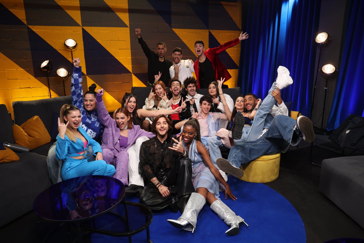 OT_Oficial's tweet image. ⌛️ 10 MINUTOS para EMPEZAR la #OTGala2 😱 Primera semana de Academia, primera expulsión, @vanesamartin_ de cuarto jurado, @AbrahamMateo y @vicco_music en nuestro escenario… y MUCHAS SORPRESAS MÁS 😳 ¿Estáis preparados? 💙✨ OS ESPERAMOS EN @primevideoes  👀👉🏻…