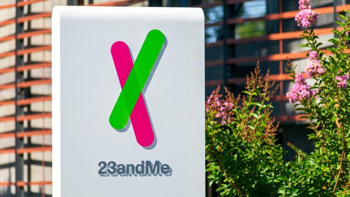Gizmodo's tweet photo. Time to Change Your DNA: 23andMe Lost Data for 6.9 Million People https://t.co/89E4j4FVyi https://t.co/qCuLTUeCo4