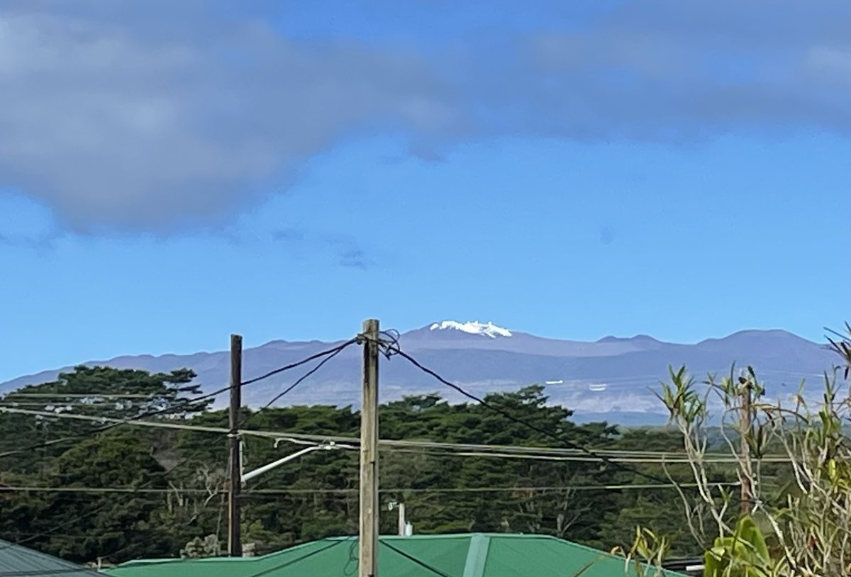 Snow capped Maunakea #TisTheSeason #itsbeginningtolookalotlikechristmas #Hilo #Hawaii
