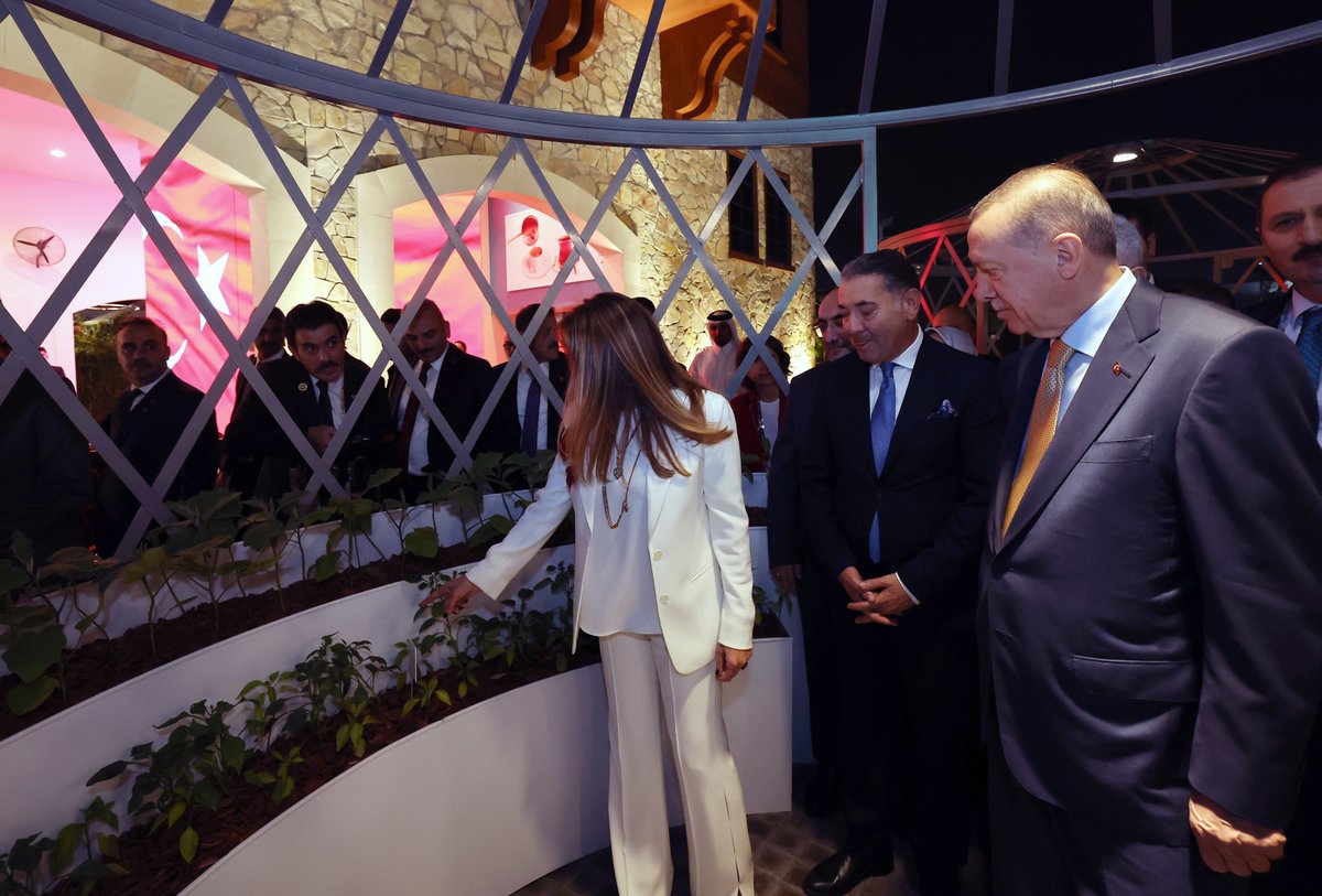 Akparti's tweet photo. Cumhurbaşkanımız Recep Tayyip Erdoğan, Katar ziyareti kapsamında, Doha'da bulunan ''EXPO 2023'' fuar alanını ziyaret etti. https://t.co/TqF8UgVkLp