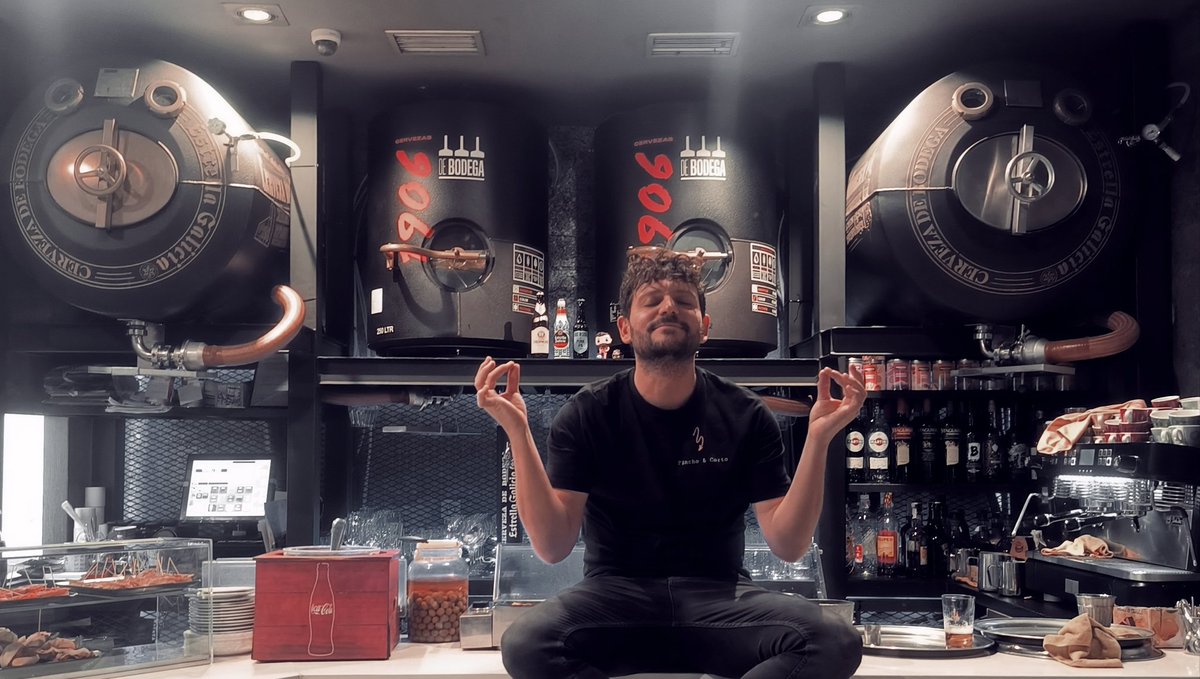 JonCa21's tweet image. Tras casi un año meditando...
#Pincho&amp;amp;Corto tiene el placer de anunciar su 12 Aniversario.

Cuando abrimos el bar tenía clientes que bebían cerveza por un tubo. Hoy, son ell@s los que vacían "tanques".

¡Gracias por navegar conmigo siempre!
           
📆 07/12/2023
🕣 20:30h