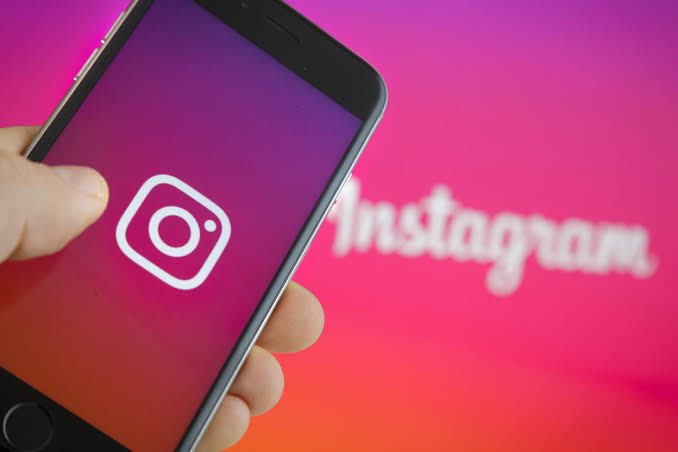 AltosFuxicos's tweet photo. Internautas estão dizendo que a nova trend do Instagram é 'brega', concordam? https://t.co/kFrvfpl5YV