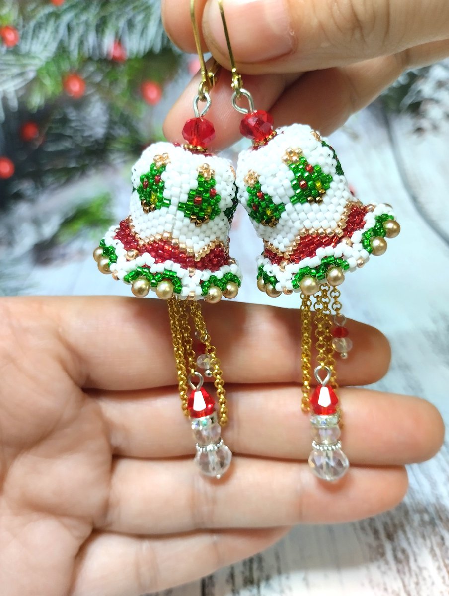 Christmas bells earrings
@NatalyJewellery 
#earrings #beadjewelry #jewelry #craft #Christmas #craftbizparty #artsandcrafts #etsy #EtsySeller #etsyshop etsy.com/shop/NatalyJew…