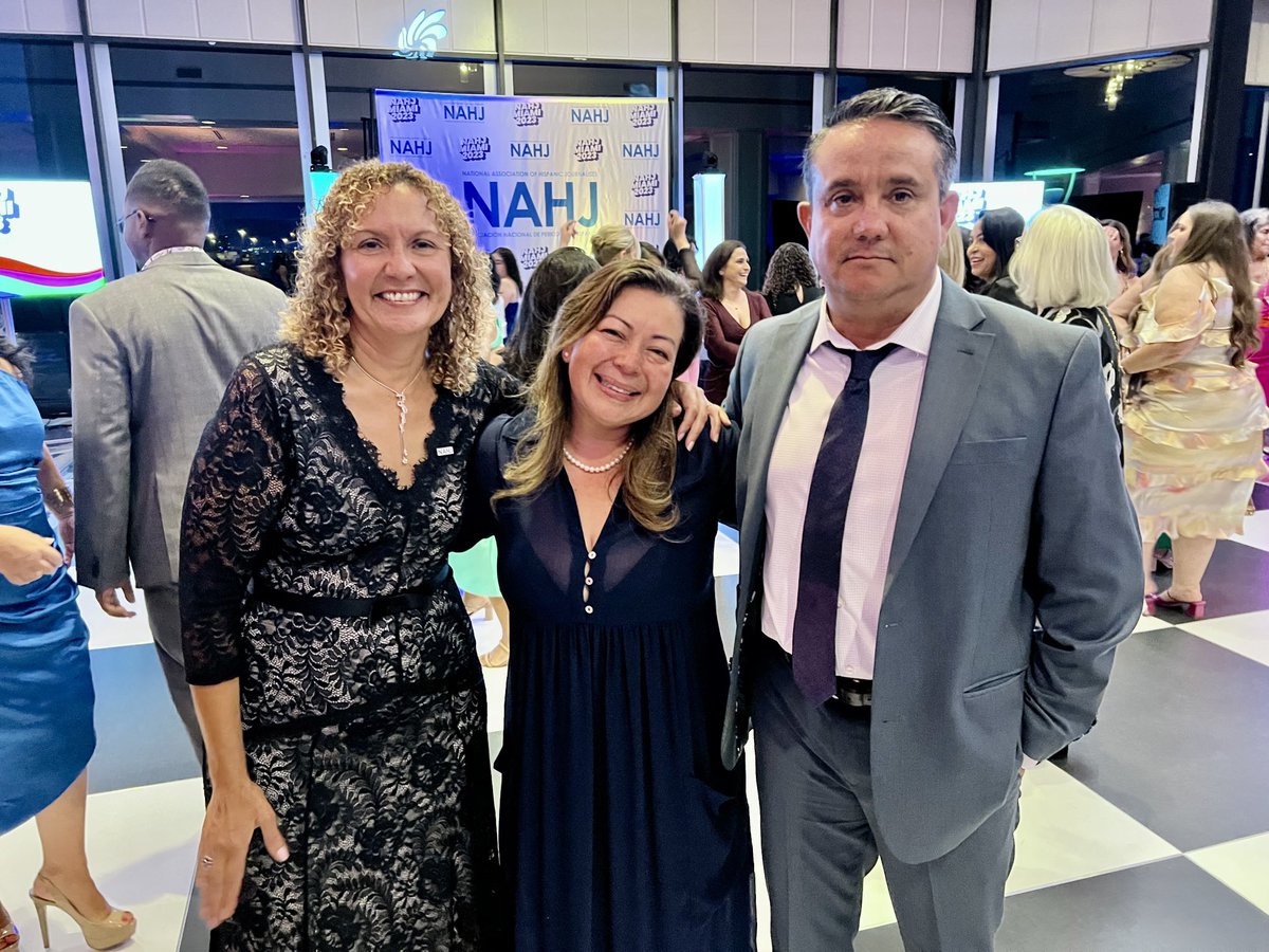 Congratulations ⁦@YanethGuillen_D⁩ , the new ⁦@NAHJ⁩ executive director! See you in Hollywood to celebrate our milestone #nahj40th! Bravo! Here w ⁦@nsanmartin⁩ ⁦@CarbajalNews⁩
