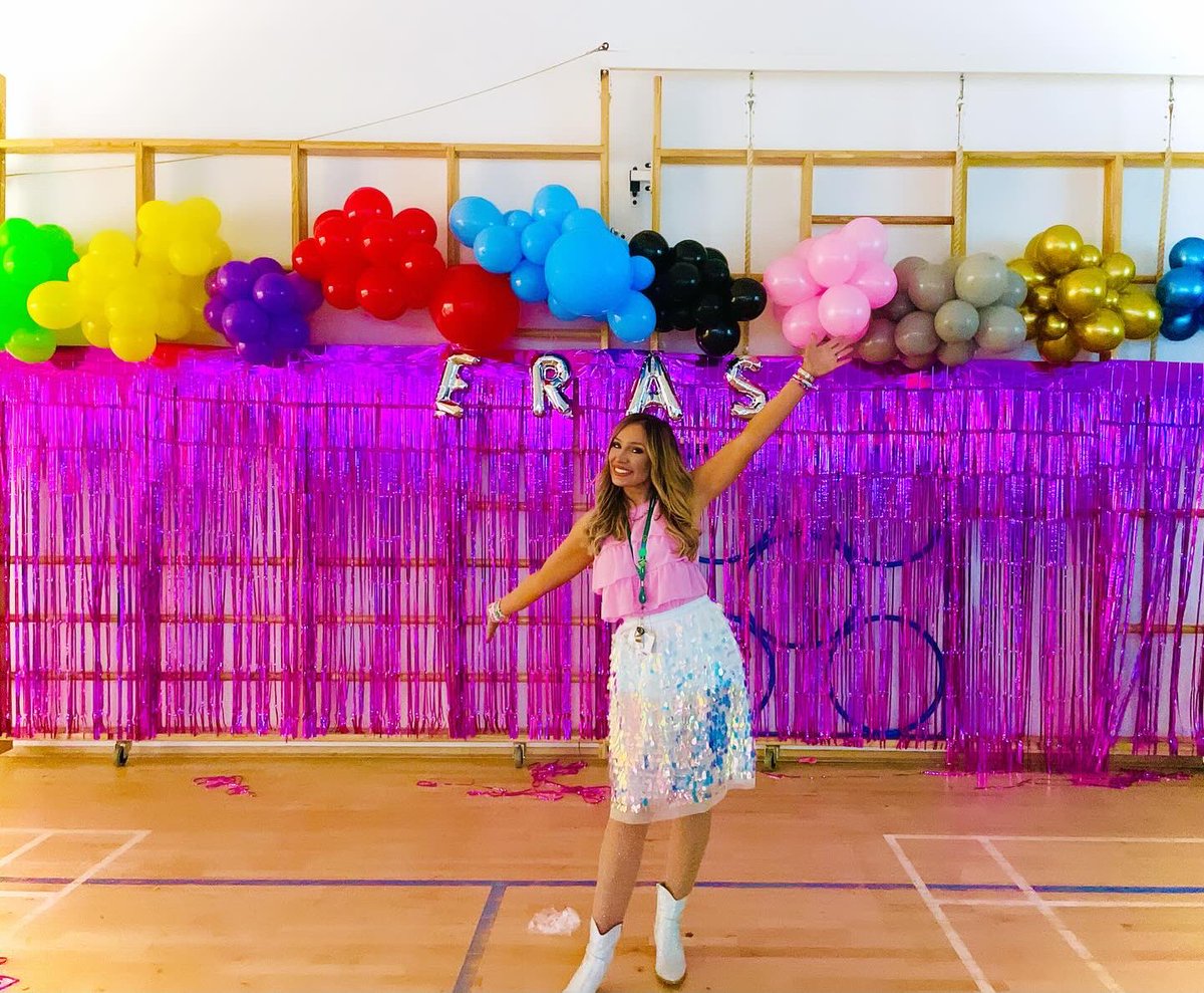 siannonramsay's tweet image. Pupil Leadership at its absolute finest! 🫶🏼 So proud of our ‘Southdale Swifties’ who planned such a brilliant night for our Taylor Swift Eras Tour Singalong… two and a half hours of singing at the top of our lungs, friendship bracelet trading &amp;amp; sparkly sequin outfits 💜🫶🏼🪩✨🦋