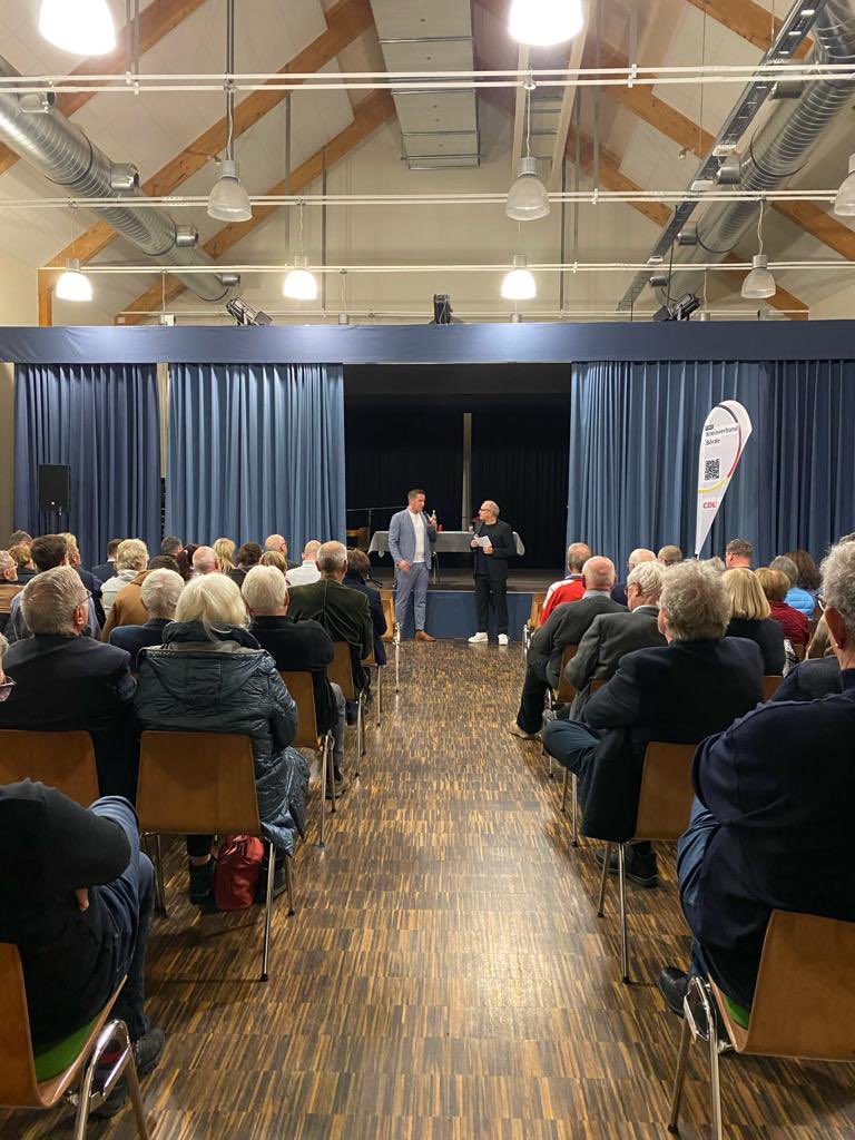 Tim Teßmann (@tessmann_tim) on Twitter photo Willkommen in der #börde, lieber Carsten Linnemann.
Vielen Dank für die Moderation, <a href="/MaikScholle/">Maik Scholle Scholkowsky</a> !
#austausch #vorort #linnemann Willkommen in der #börde, lieber Carsten Linnemann.
Vielen Dank für die Moderation, <a href="/MaikScholle/">Maik Scholle Scholkowsky</a> !
#austausch #vorort #linnemann