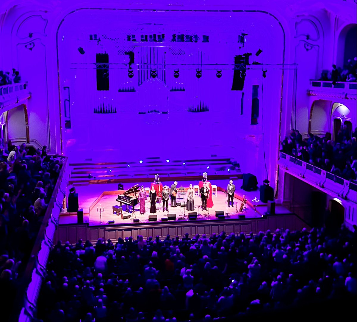 HAM_Politics's tweet photo. „Jul, Jul strålande Jul“ . Nils Landgren mit Christmas with my friends VIII heute in der @Laeiszhalle. Jetzt kann Weihnachten kommen. 🌲 🇸🇪🌲🇸🇪 https://t.co/9QChUeuyIk