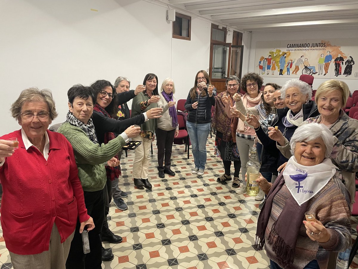 monescri's tweet photo. Alcen La Veu nos reunimos para dialogar y proponer pasos hacia una iglesia sinodal y cuidadora. #Hastaquelaigualdadseacostumbre ⁦@donesalcemlaveu⁩ ⁦@revoltadones⁩ ⁦@hagase_st⁩ ⁦@HOAC_vlc⁩ a https://t.co/LNhe72USgJ