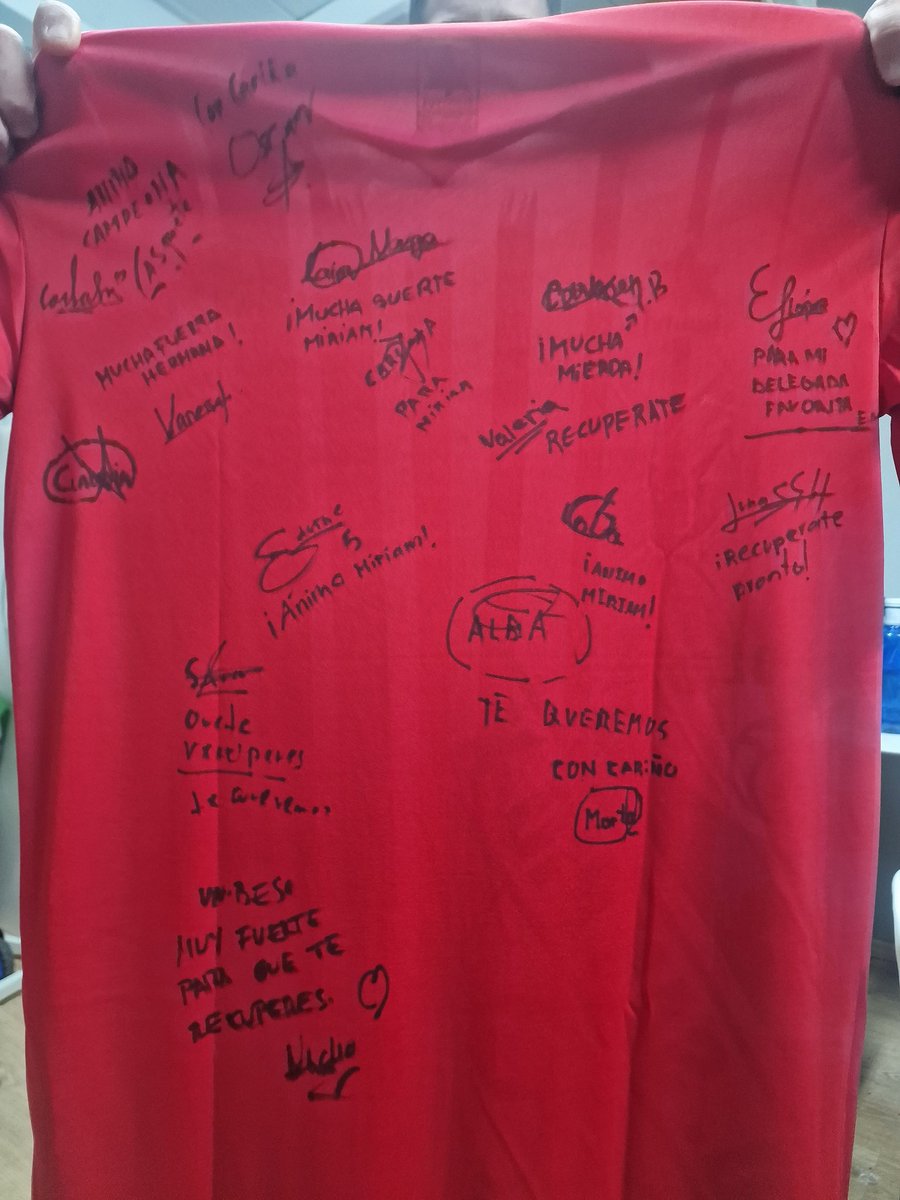 ♀️ CANTERA SAN PIO X

Nuestras chicas del alevin han firmado la camiseta a Míriam (CT del alevin) a la que deseamos una pronta recuperación y que en breve esté con tod@s nosotros.

#animoMIRIAM❤️🤍
#SANPIOFEM❤️