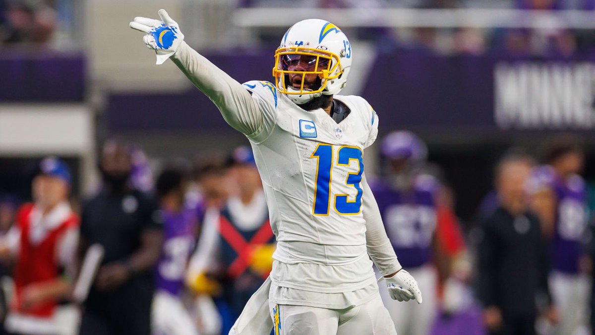 DotsNCuts's tweet photo. Retweet to vote Keenan Allen to the Pro Bowl

101 receptions (1st)
1,177 yards (3rd)
7 touchdowns (T-5th)
51 1st downs (T-4th)
86.3 PFF receiving grade (9th)

Allen also leads all non-QBs in PFF passing grade and passing touchdowns

#ProBowlVote  + Keenan Allen https://t.co/v33drN23ri