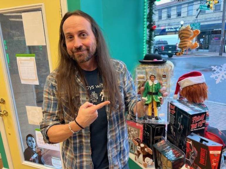 MajorWFPod's tweet image. Congrats to Randy (@NECA_TOYS) and his wife for opening up a new collectibles store!

Checkout the story at tapinto.net/towns/new-prov….

If you’re in New Jersey, be sure to stop by!

#ScratchThatFigureItch