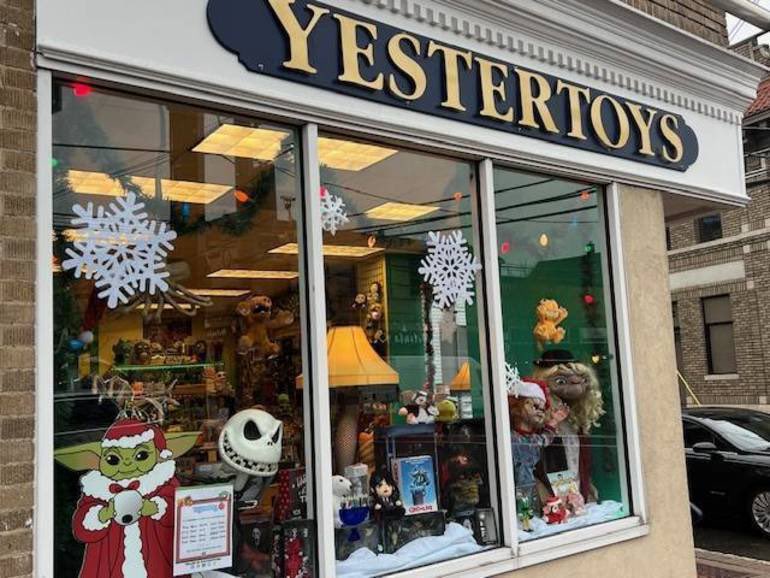 MajorWFPod's tweet image. Congrats to Randy (@NECA_TOYS) and his wife for opening up a new collectibles store!

Checkout the story at tapinto.net/towns/new-prov….

If you’re in New Jersey, be sure to stop by!

#ScratchThatFigureItch