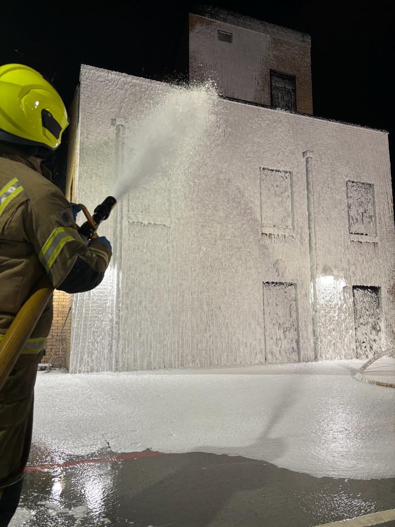 Black Watch hosted <a href="/46Arundel/">Arundel Fire Station</a> tonight for a joint Inline Foam and Caffs exercise. Great enthusiasm from all involved with plenty of bubbles #jointworking #firefighters #OnCall #Wholetime #oneteam