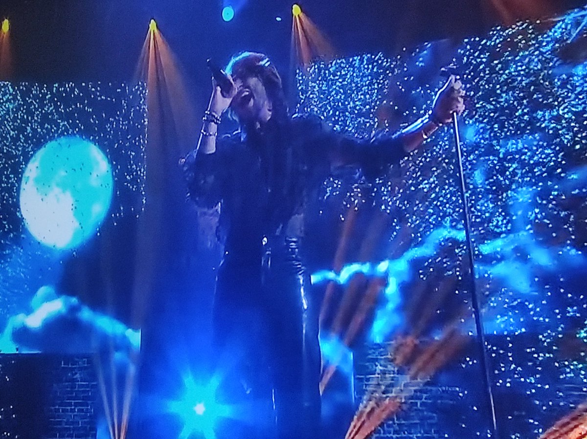 Manuel Carrasco vestido de Harry Styles cantando David Bisbal no puedo más 
#OTGala2 #OTDirecto3D
