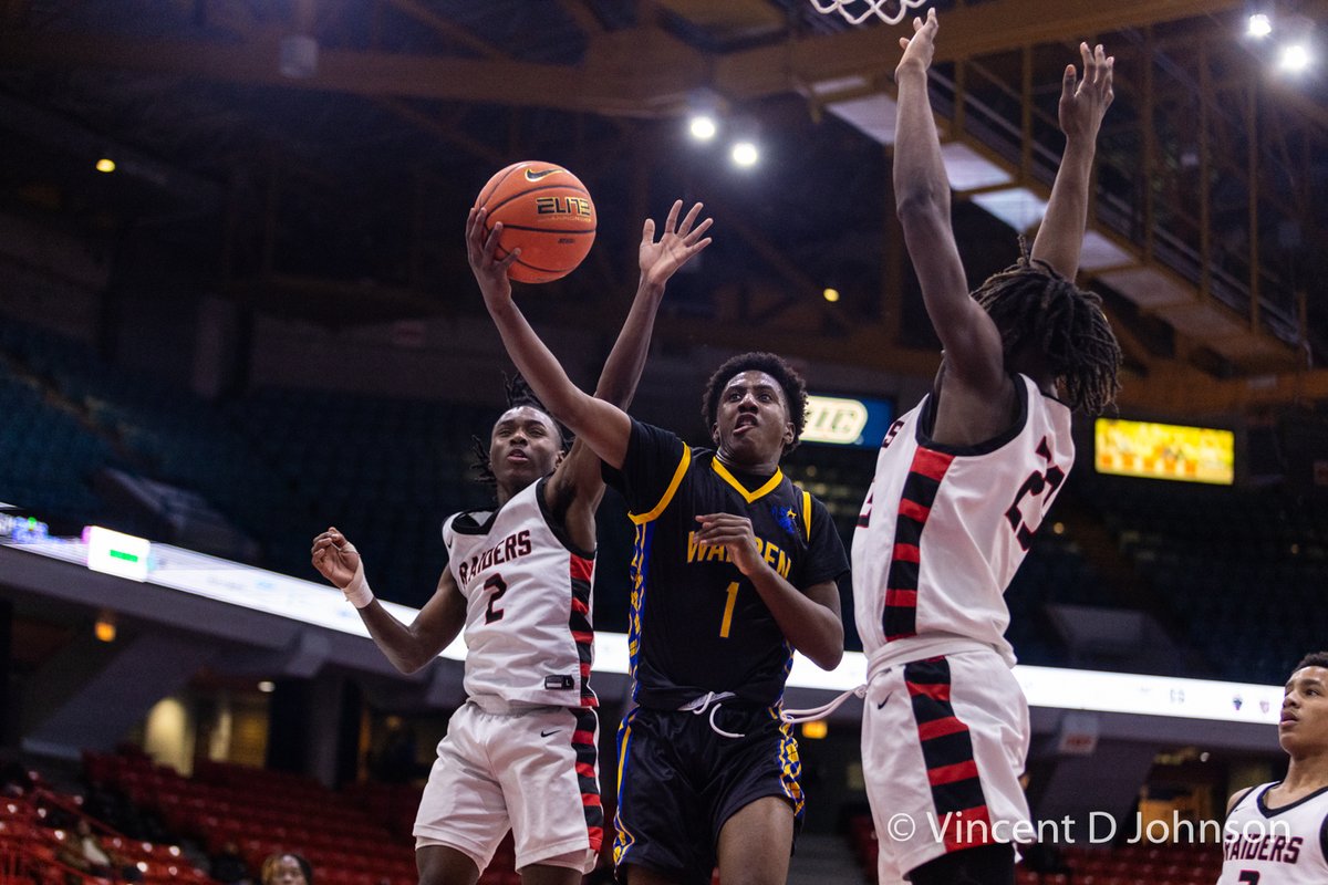 VincentDJohnson's tweet photo. Another photo gallery from the @ChiEliteClassic
is up! #WarrenHS vs. #Bolingbrook. All the photos that didn't make the paper. #ChiEliteClassic
@BHSRaiders @BrookHoops @WTHS_BD_Bball
https://t.co/cZbITNPiOw https://t.co/iA5BKh5Rd3
