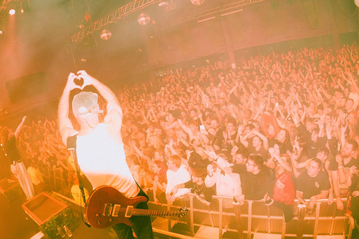 DONBROCO's tweet photo. OH UEA, IS WON-DER-FUL 🧡 THANK YOU NORWICH xxx https://t.co/ZfNvYfj8tv