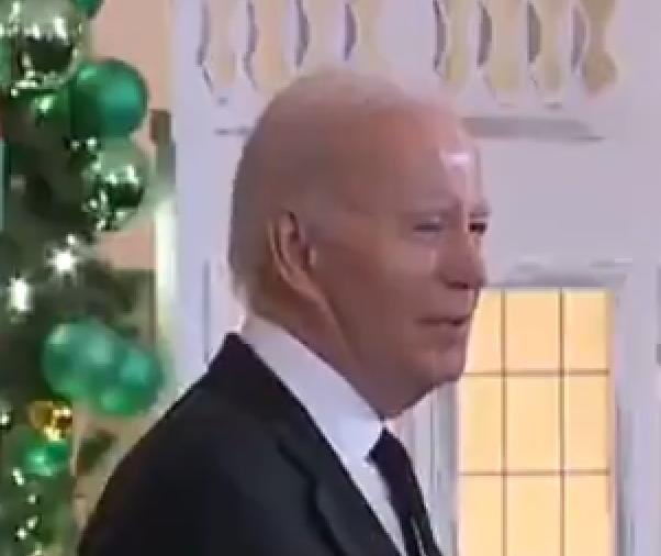 BannedNotice's tweet photo. Totally normal
#BidenMask https://t.co/vzR8qw6mus