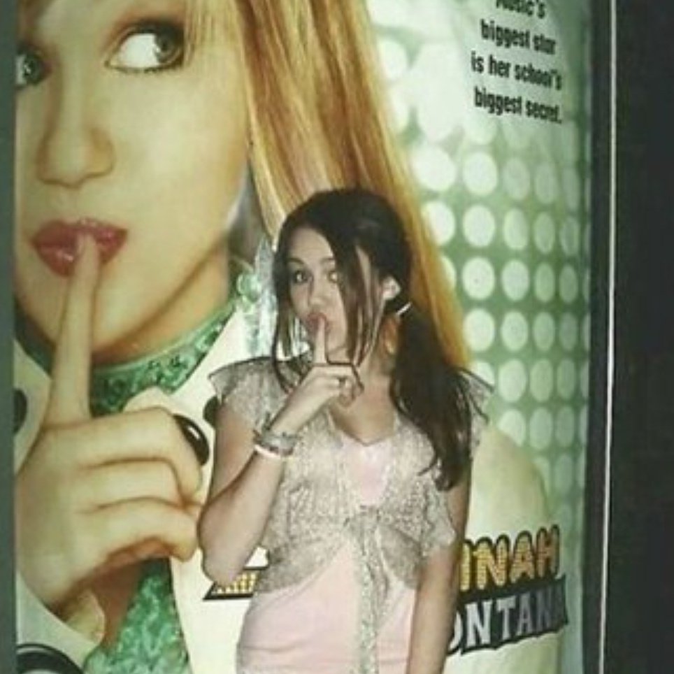 negrocotilla's tweet image. Viendo la situación de separación del tema naranja, yo solo diré que sobre tema Laura y Albert. 

Naomi se me ha caído porque básicamente está insoportable y Carmen no me cae muy bien porque es muy falsa. #GHVIP3D #GHVIP2D #GHVIPDBT13