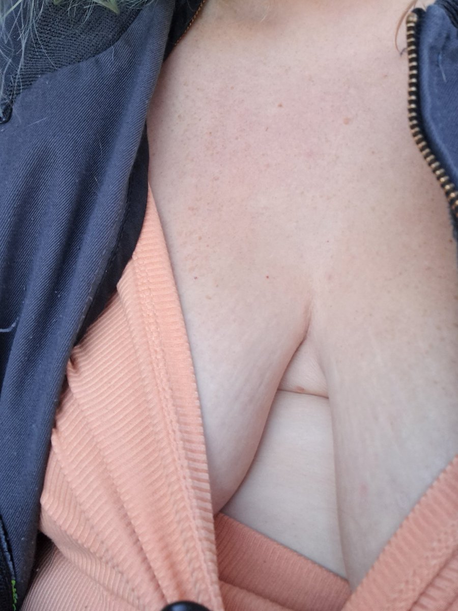 renasylum's tweet photo. Fresh out the shower! Open for content selling. Dm for menu.
#selling_content #gamergirl #nsfwtw #nsfwacc #fetish #kinky #horny #tits https://t.co/YVA8sHUTZB