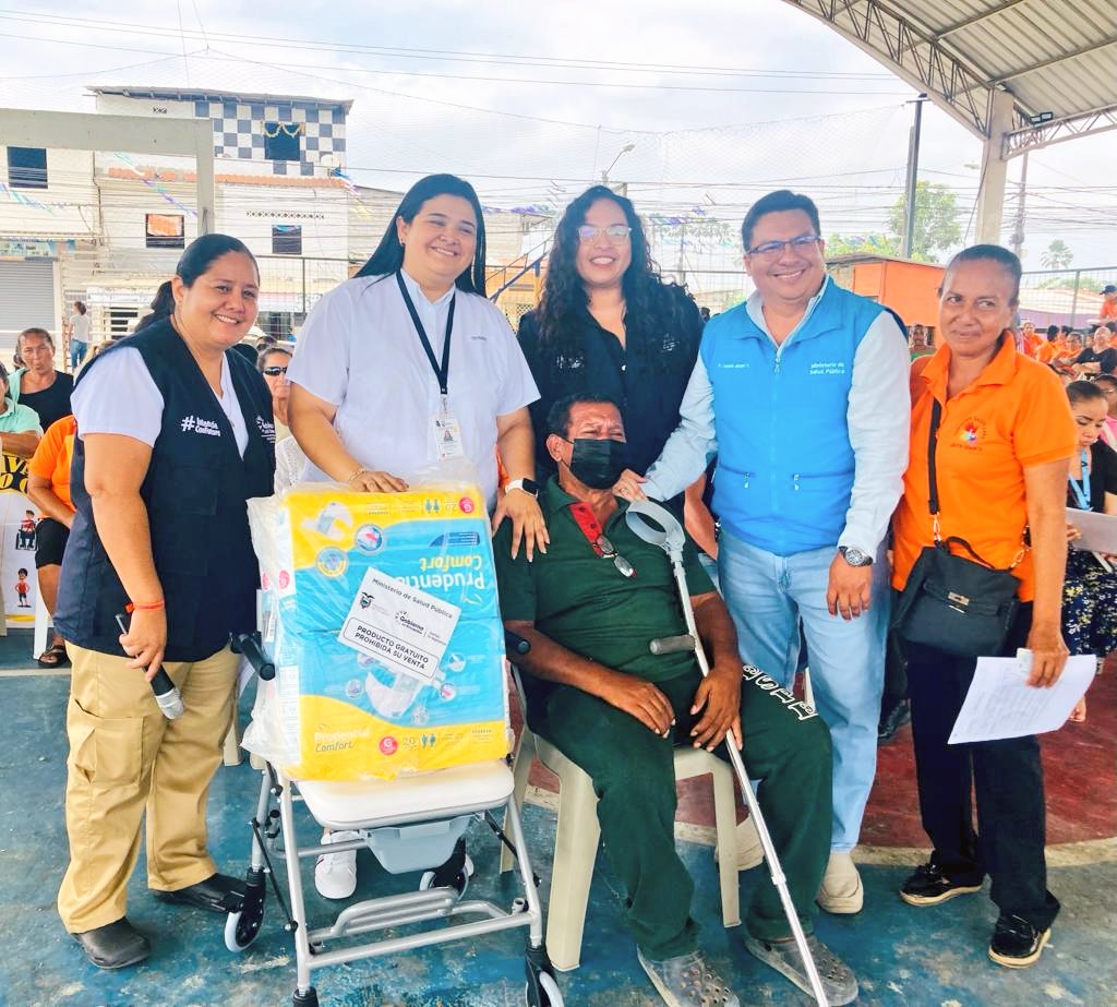 DPS_LosRios's tweet photo. ¡Transformamos la realidad de las personas con discapacidad y les posibilitamos una mejor calidad de vida con la provisión de ayudas técnicas! 👨‍🦽🩼🦯

En el cantón Urdaneta, la coordinadora de @Salud_CZ5, @DraAuraLopez, participó en el evento de entrega de 62 ayudas técnicas. https://t.co/xlMQr7hpI3
