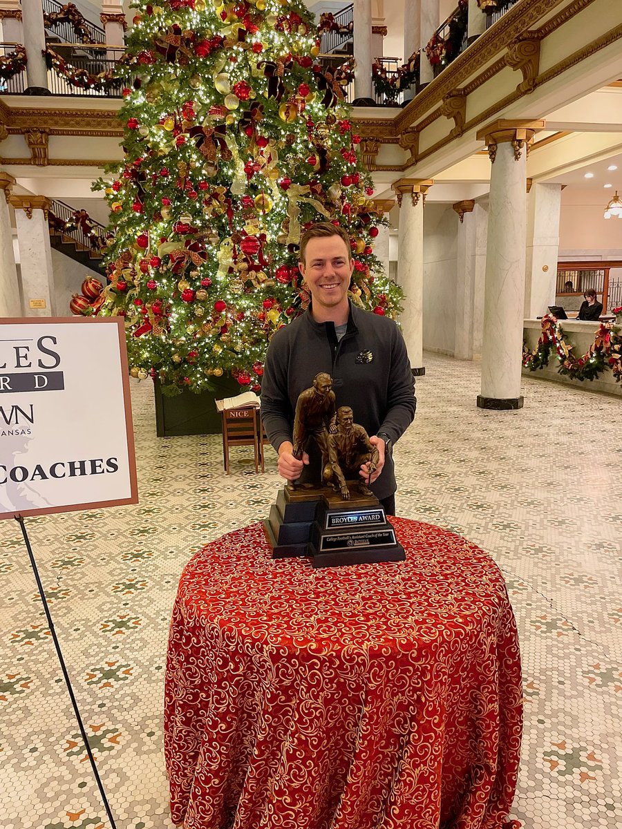 Coach Will Stein of @oregonfootball has arrived in Little Rock for the 2023 Broyles Award!