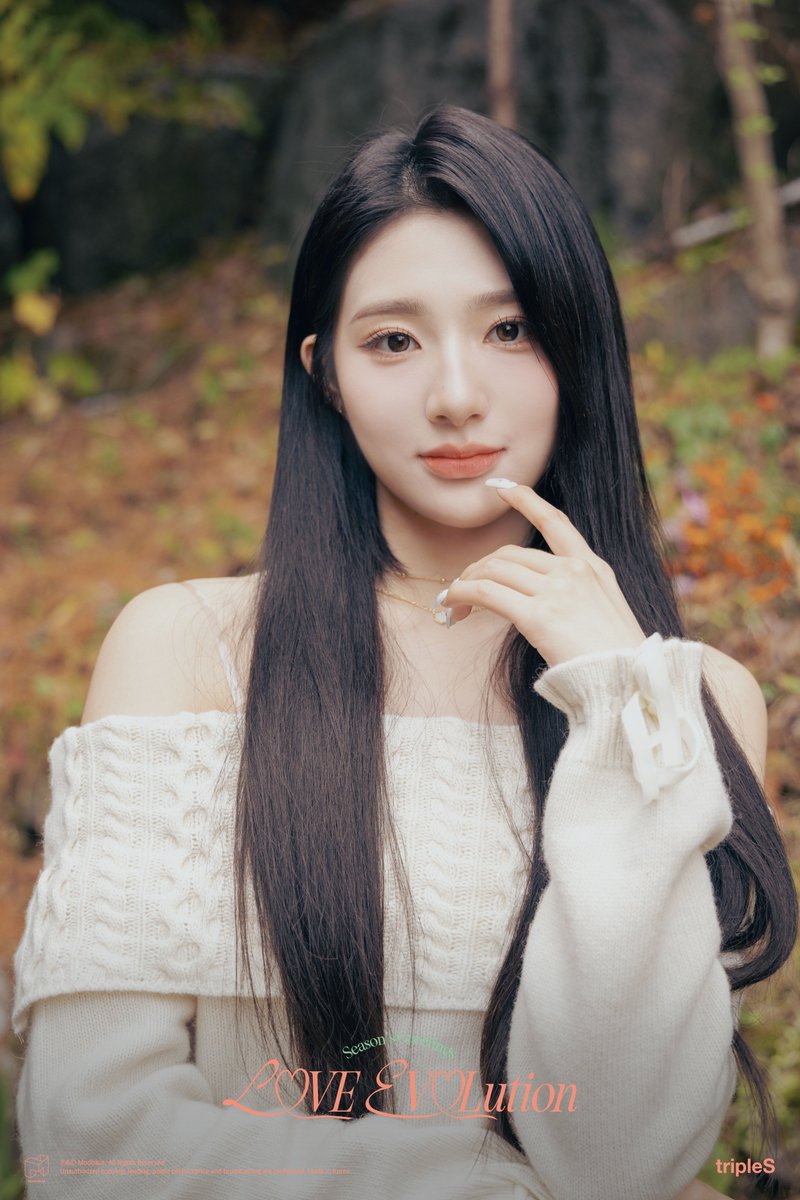 tripleSbraSil's tweet image. 📒 | Prévia da S15 #Xinyu 🦊 para a versão #LOVElution 💗 do Season's Greetings de 2024 #LOVEEVOLution! ⚡

#tripleS_S #ZhouXinyu