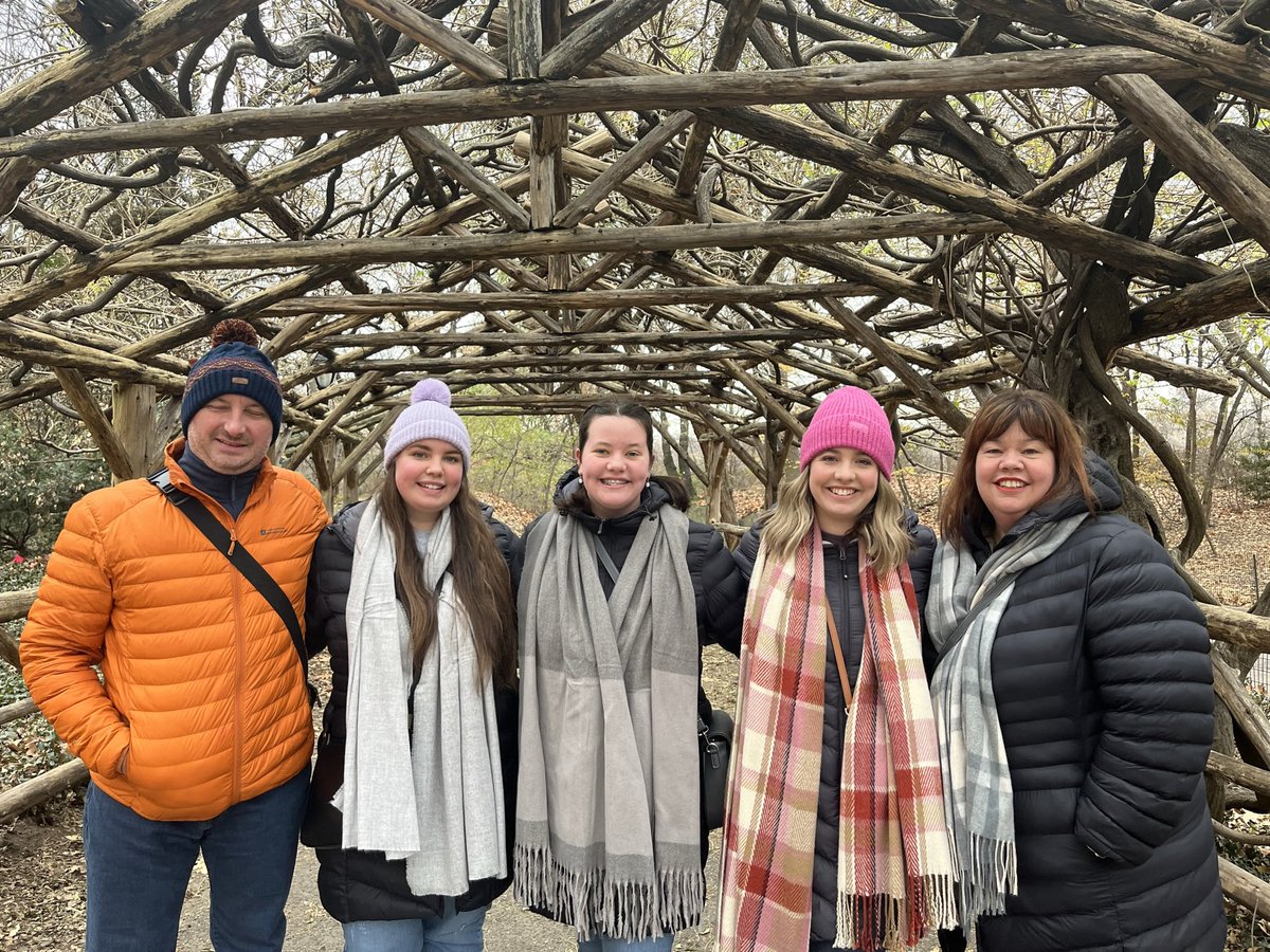 ruthie_donner's tweet photo. @helen_channing Here are my lovely girls, 18, 20, 22 in Central Park last https://t.co/zPiuPENHcY https://t.co/jSNbfELknE