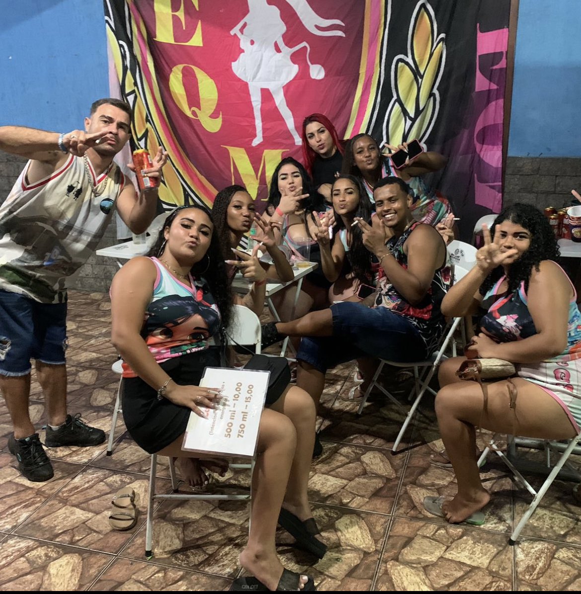 Elasquemanda01's tweet photo. Nós que manda x Elas que manda mesma conexão 🥳
.
.
#carnaval #fantasia #batebola #blocoerua https://t.co/S6AfI5fC5R