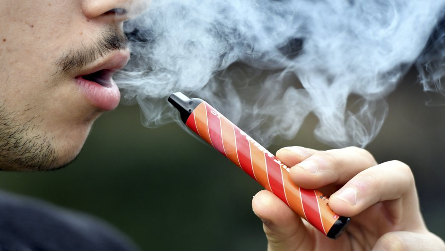 🇫🇷 ALERTE INFO - L'Assemblée nationale a adopté à l'unanimité le texte visant à interdire les cigarettes électroniques jetables 'Puffs'. (AFP)